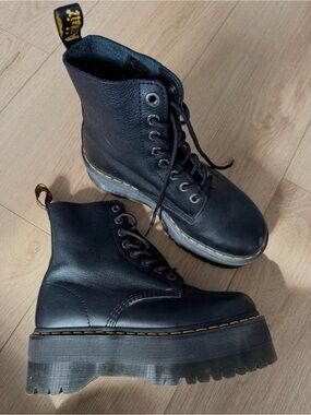 1460 Pascal Max Dr. Martens Black Leather Platform Lace-Up Combat Boots